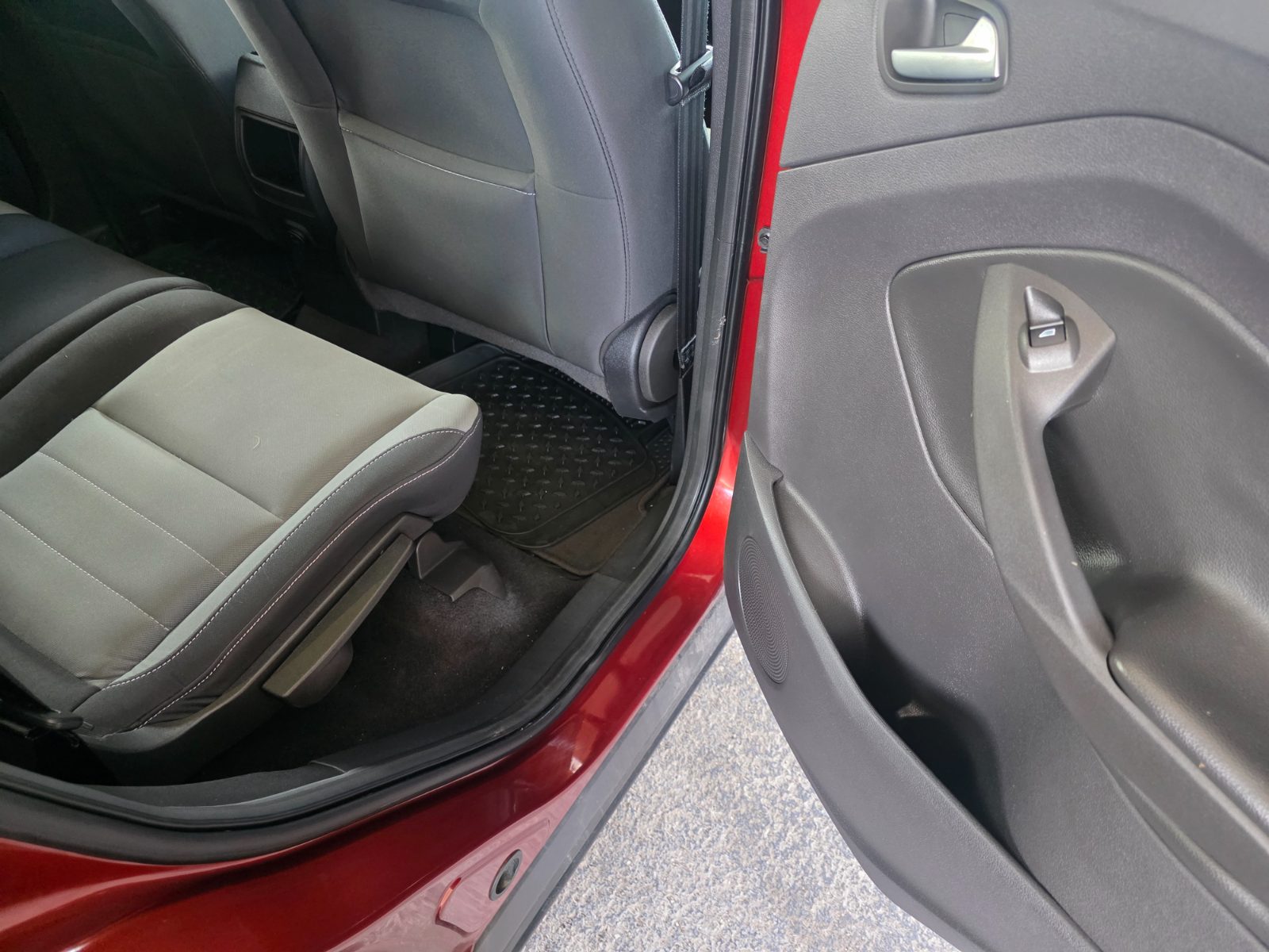 Ford Escape for sale at Chili Auto Outlet — photo 14