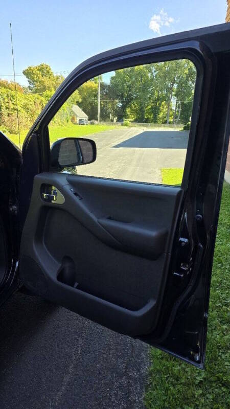 Nissan Frontier for sale at Arcia Services — photo 23