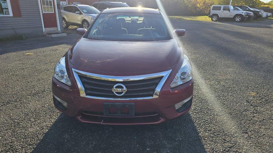 Nissan Altima photo 2