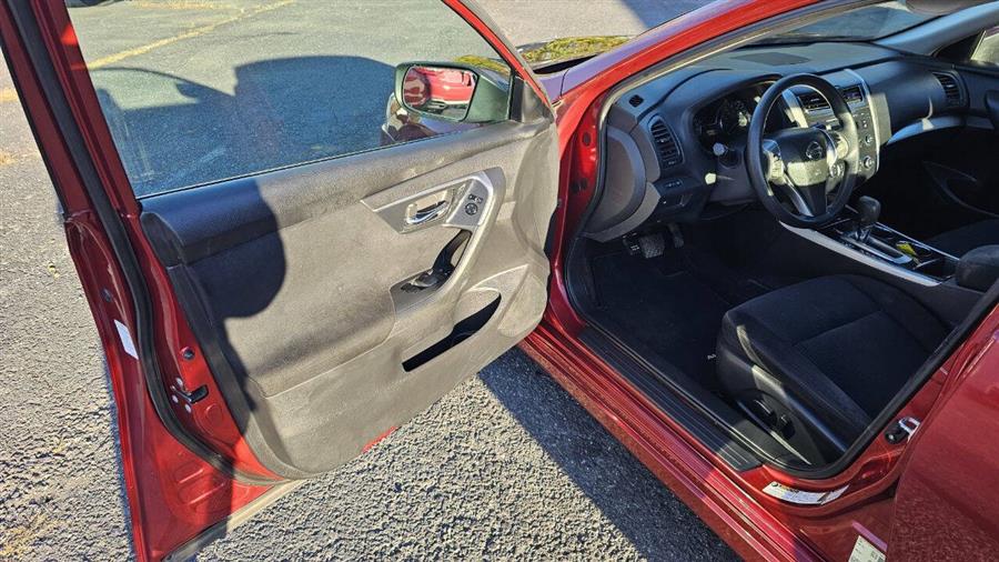 Nissan Altima photo 9