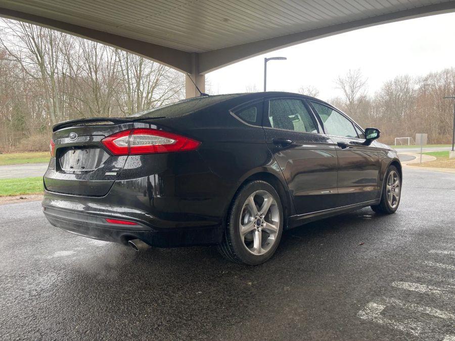 Ford Fusion photo 6