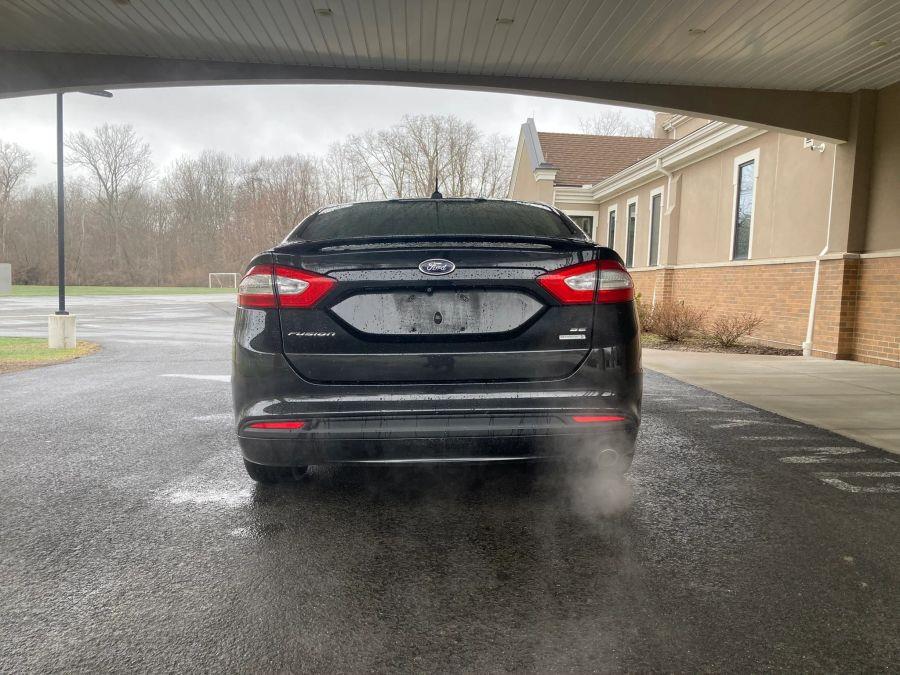 Ford Fusion photo 8