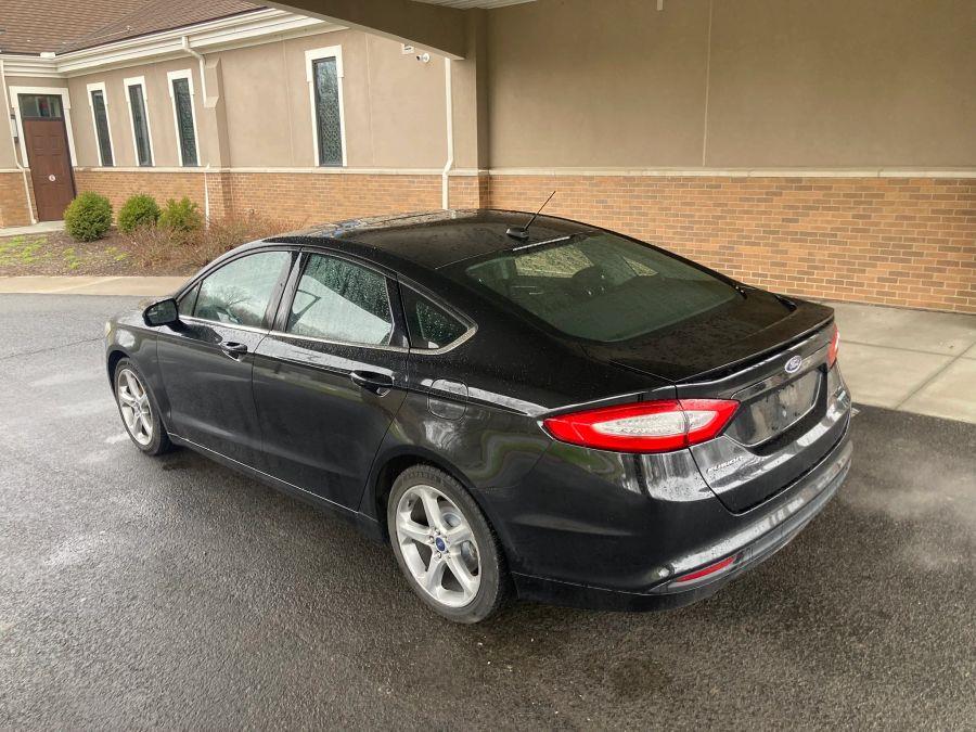 Ford Fusion photo 9