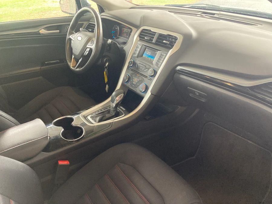 Ford Fusion photo 19