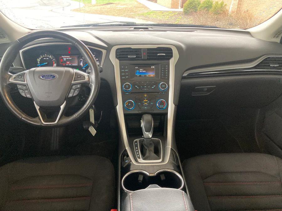 Ford Fusion photo 24