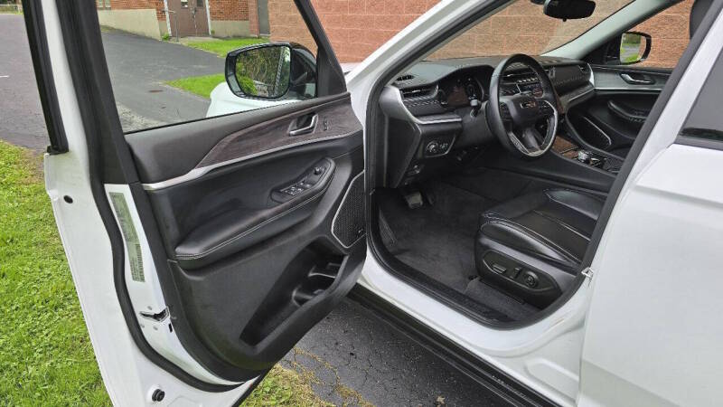 Jeep Grand Cherokee L for sale at Arcia Services — photo 10