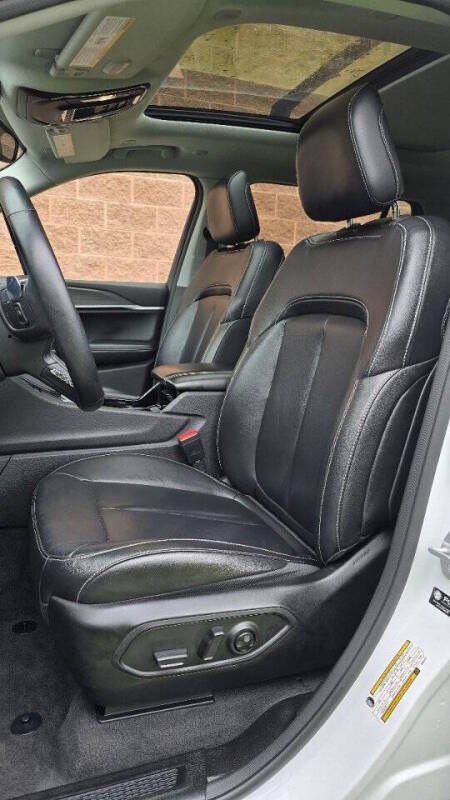 Jeep Grand Cherokee L for sale at Arcia Services — photo 12