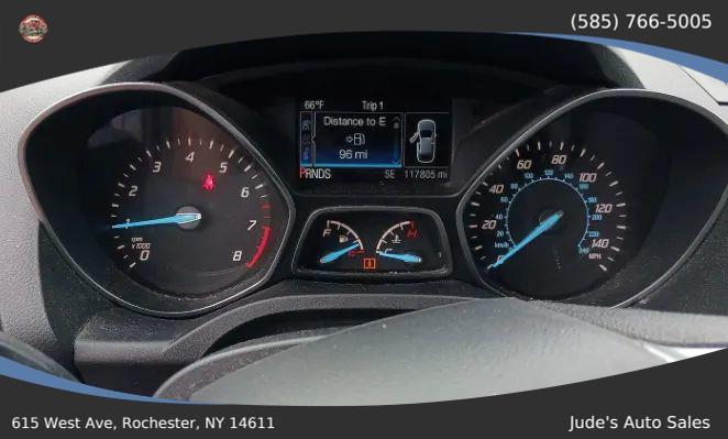 Ford Escape photo 2