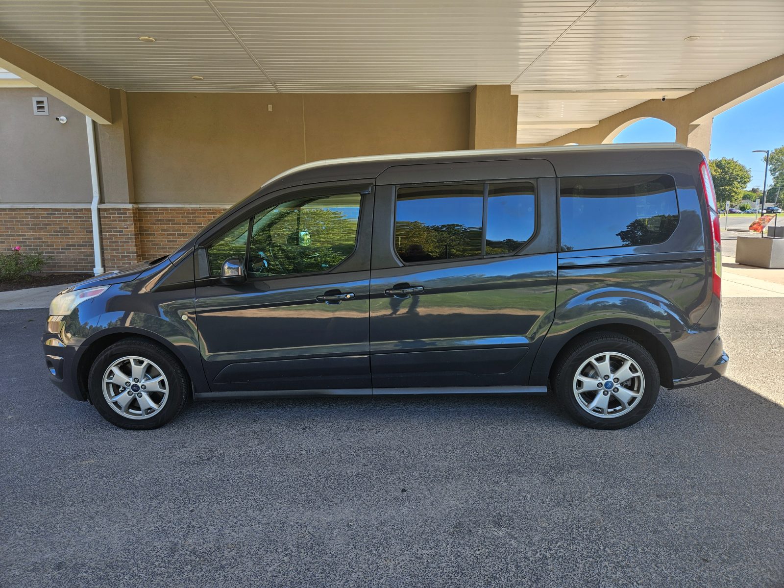 Ford Transit Connect for sale at Chili Auto Outlet — photo 2