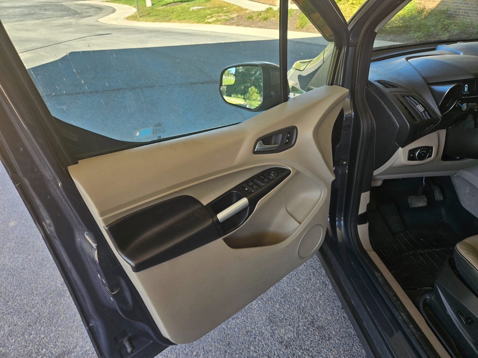 Ford Transit Connect for sale at Chili Auto Outlet — photo 9
