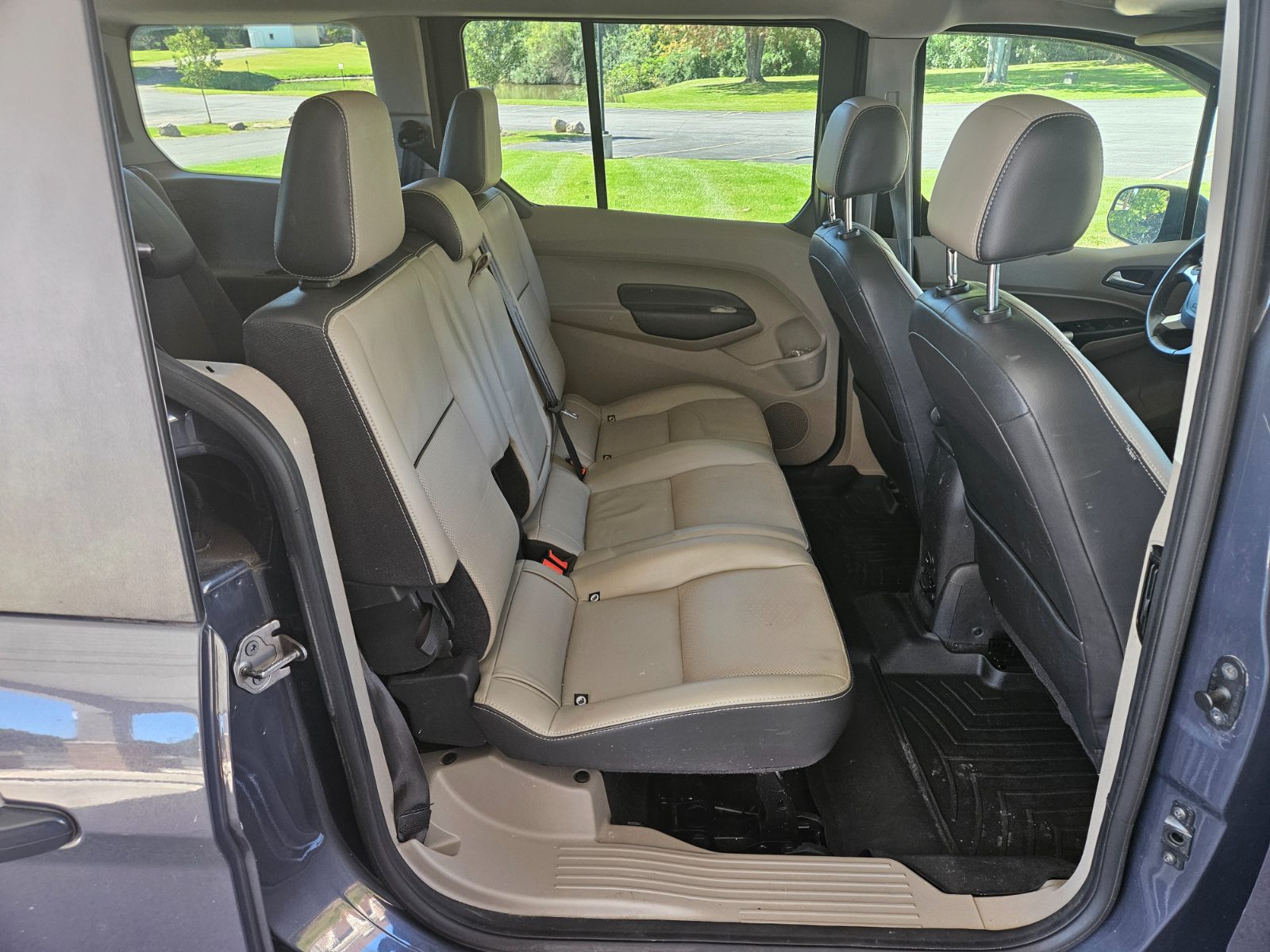Ford Transit Connect for sale at Chili Auto Outlet — photo 12
