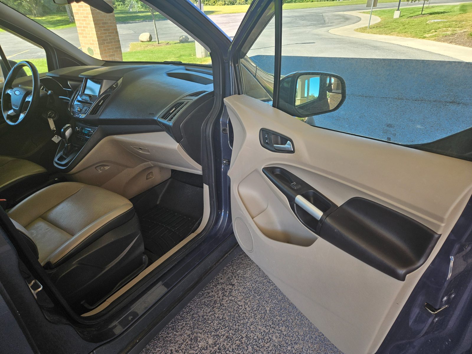 Ford Transit Connect for sale at Chili Auto Outlet — photo 14