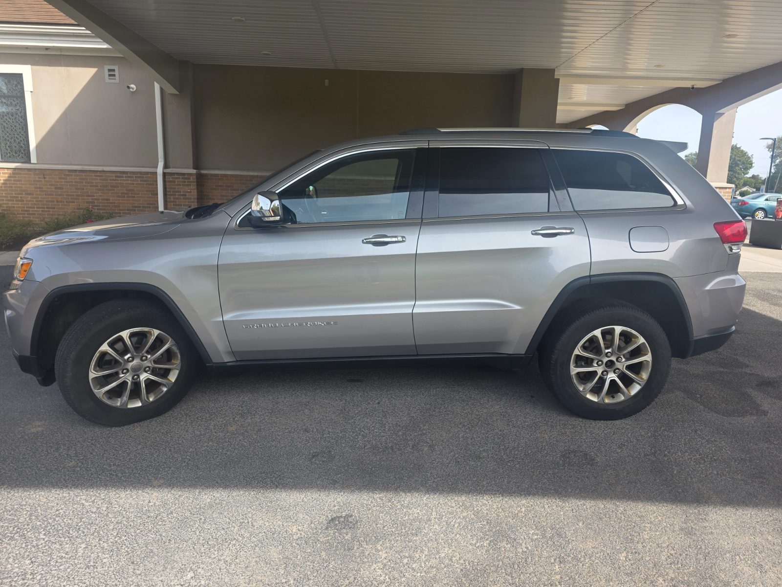 Jeep Grand Cherokee for sale at Chili Auto Outlet — photo 2