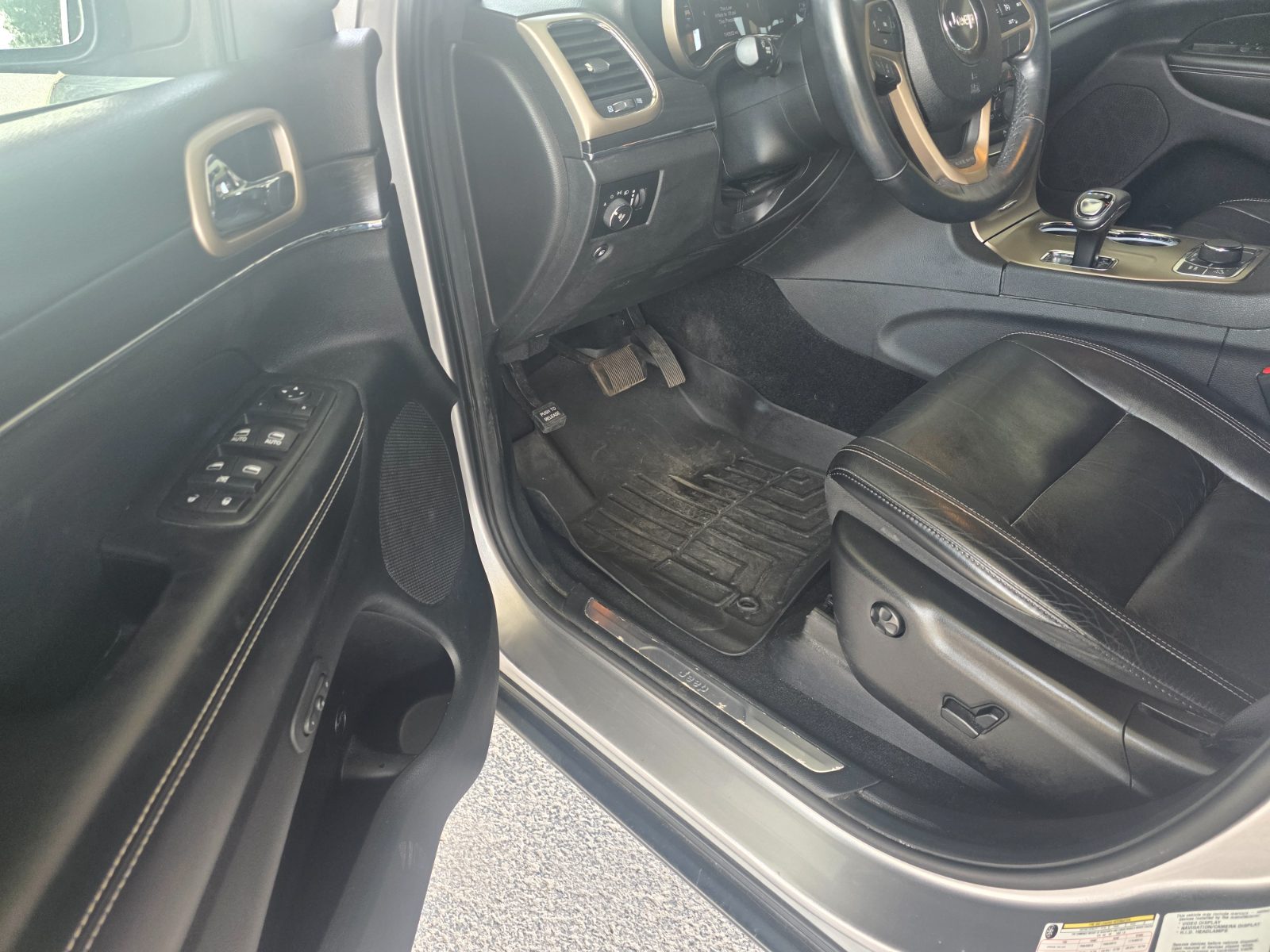 Jeep Grand Cherokee for sale at Chili Auto Outlet — photo 9
