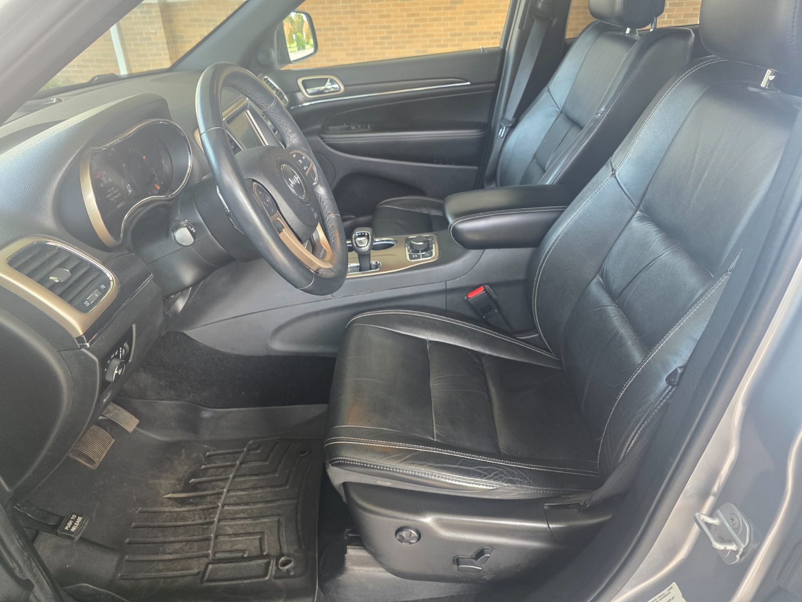Jeep Grand Cherokee for sale at Chili Auto Outlet — photo 10