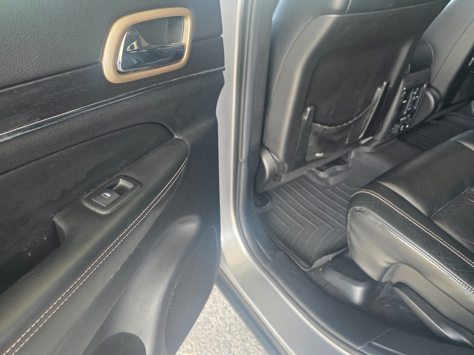 Jeep Grand Cherokee for sale at Chili Auto Outlet — photo 11