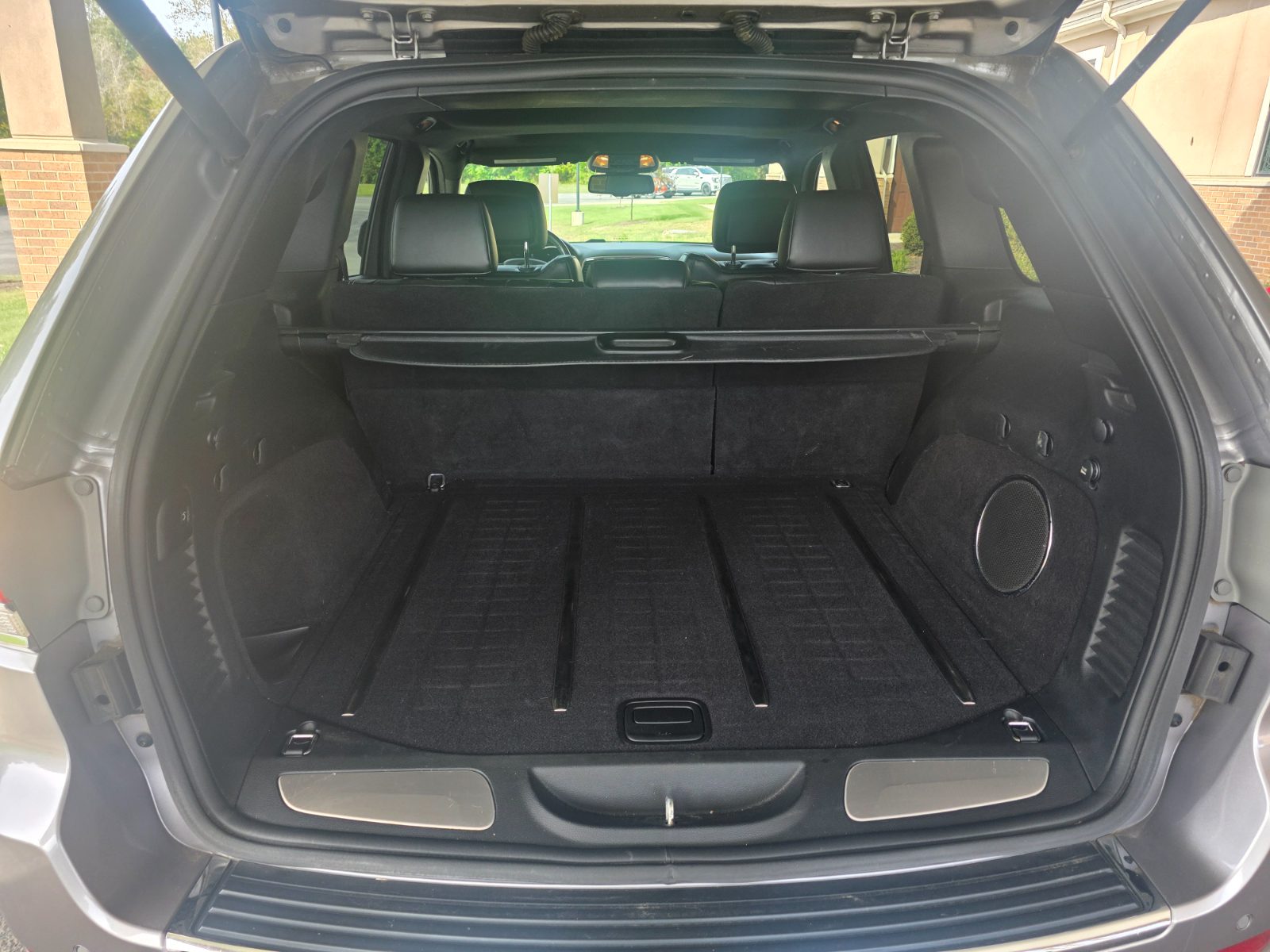 Jeep Grand Cherokee for sale at Chili Auto Outlet — photo 13