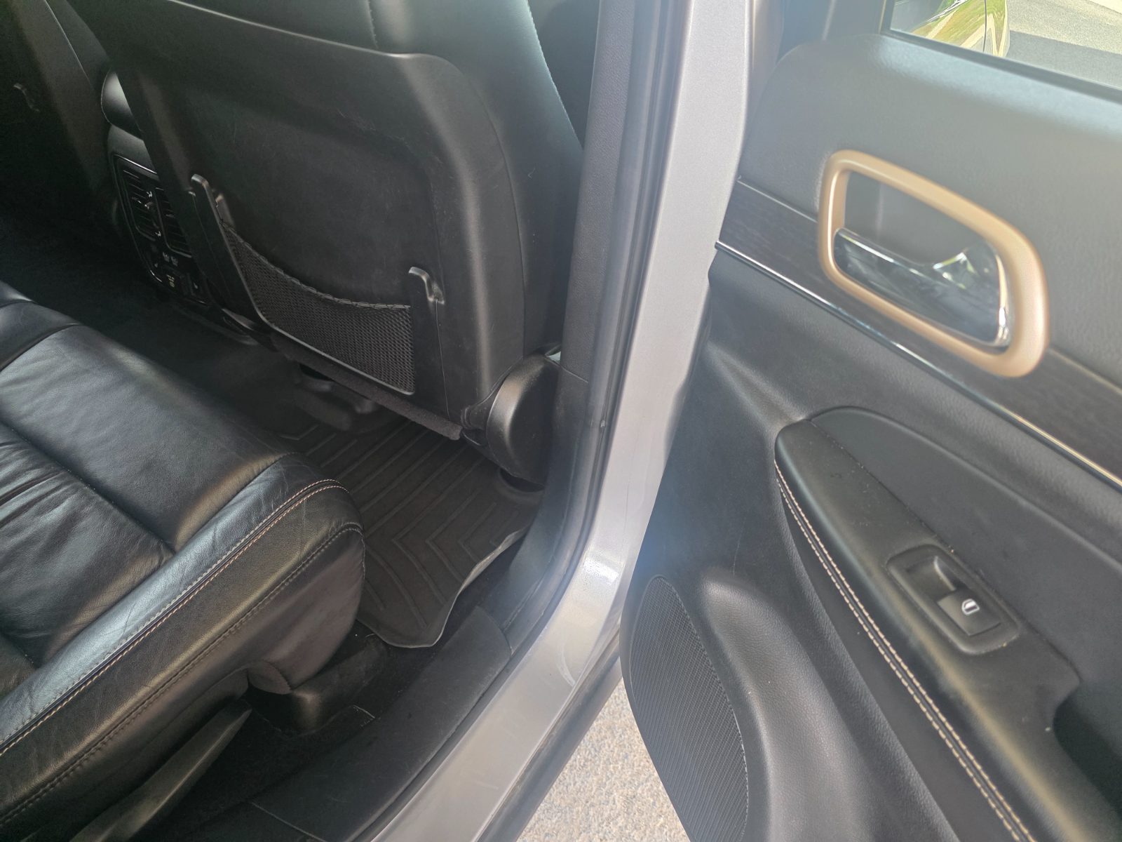 Jeep Grand Cherokee for sale at Chili Auto Outlet — photo 16