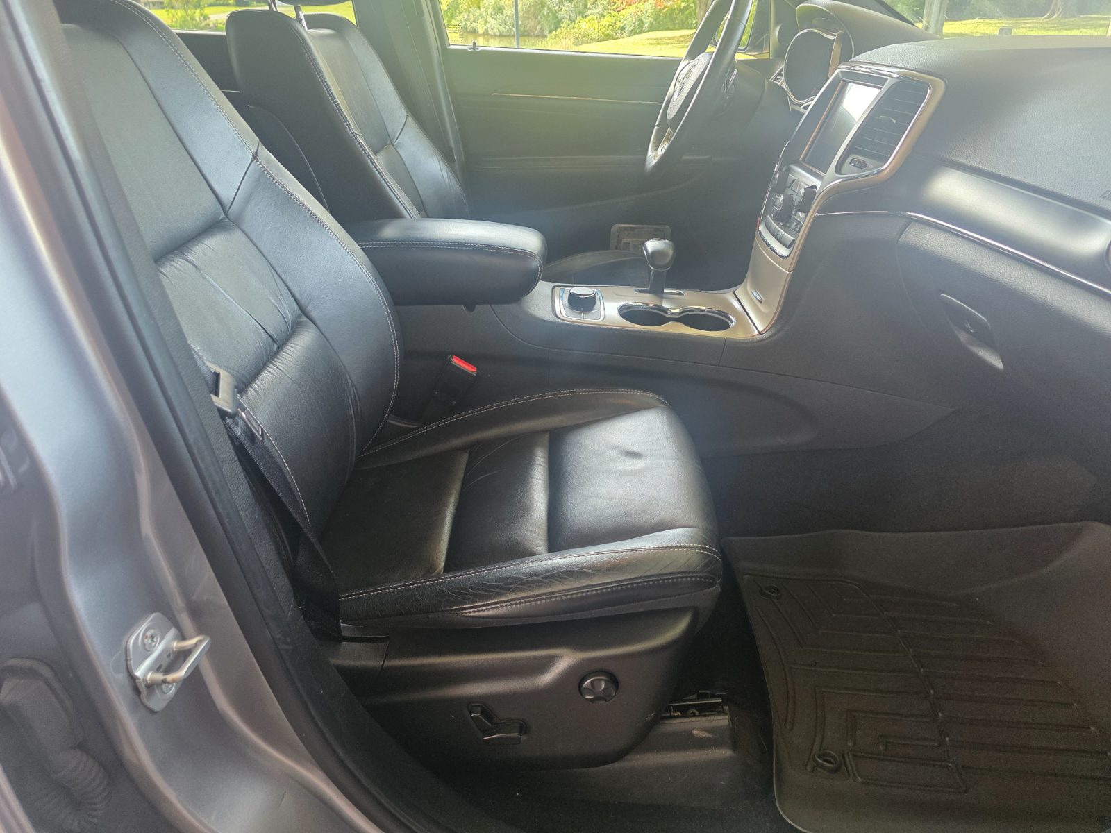 Jeep Grand Cherokee for sale at Chili Auto Outlet — photo 20
