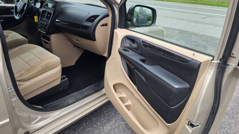 Dodge Grand Caravan for sale at Arcia Services — photo 18