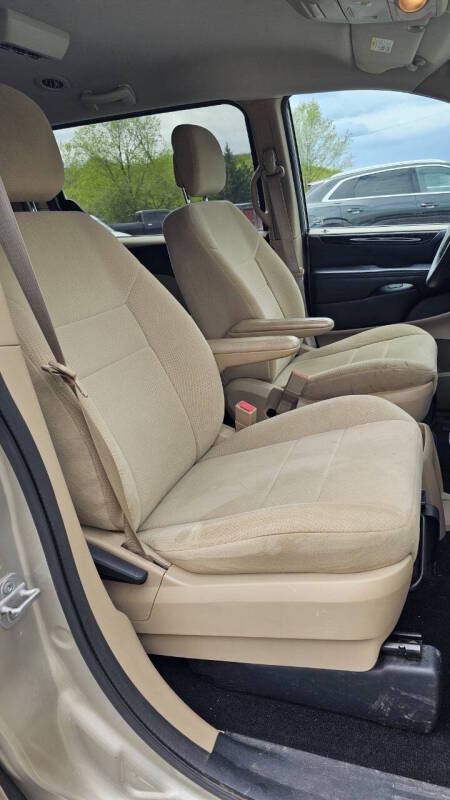 Dodge Grand Caravan for sale at Arcia Services — photo 20