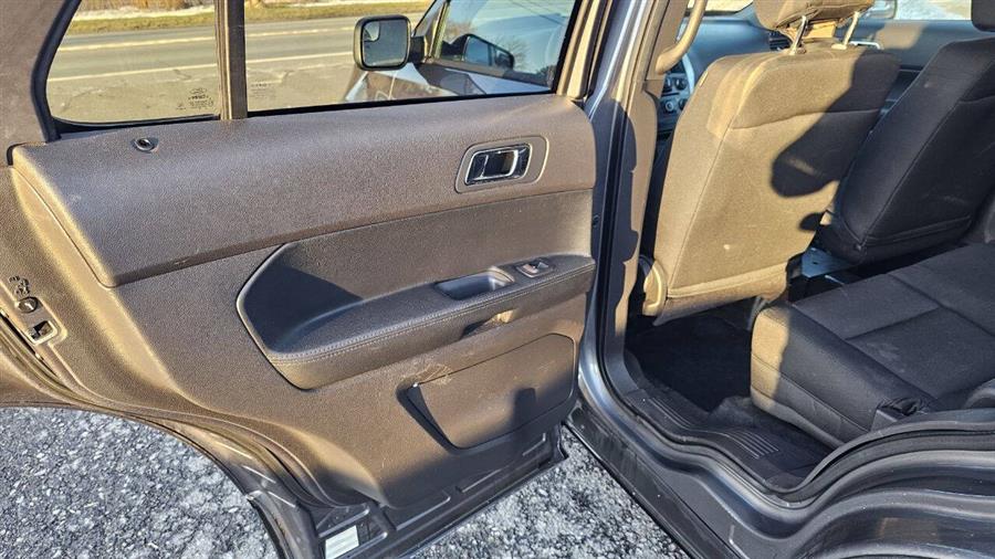Ford Explorer photo 14
