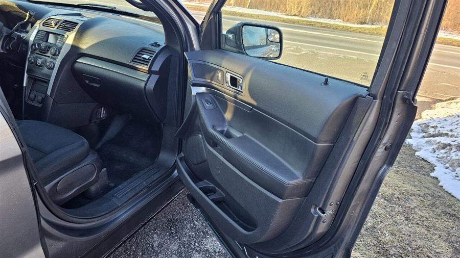 Ford Explorer photo 19