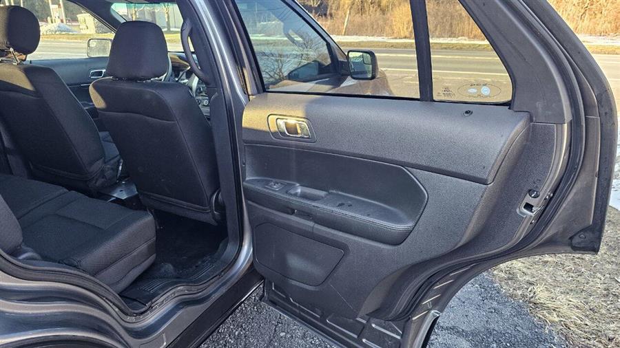Ford Explorer photo 39
