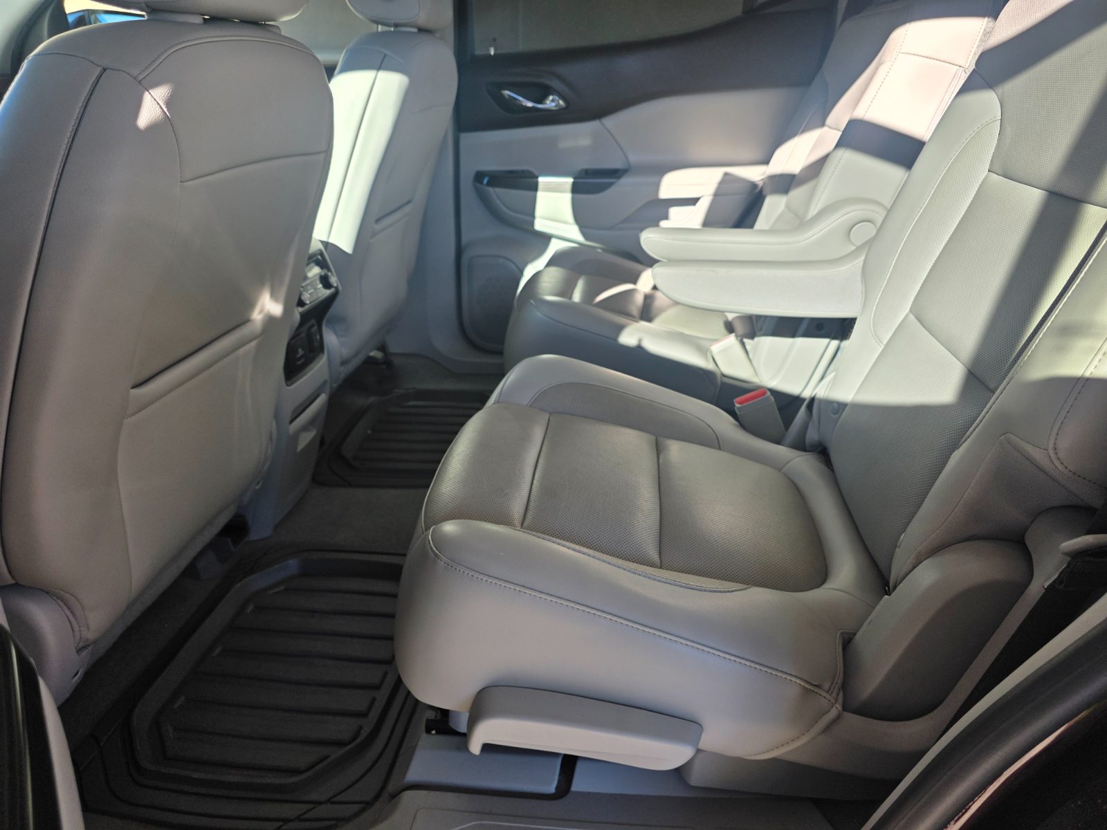 Gmc Acadia for sale at Chili Auto Outlet — photo 12