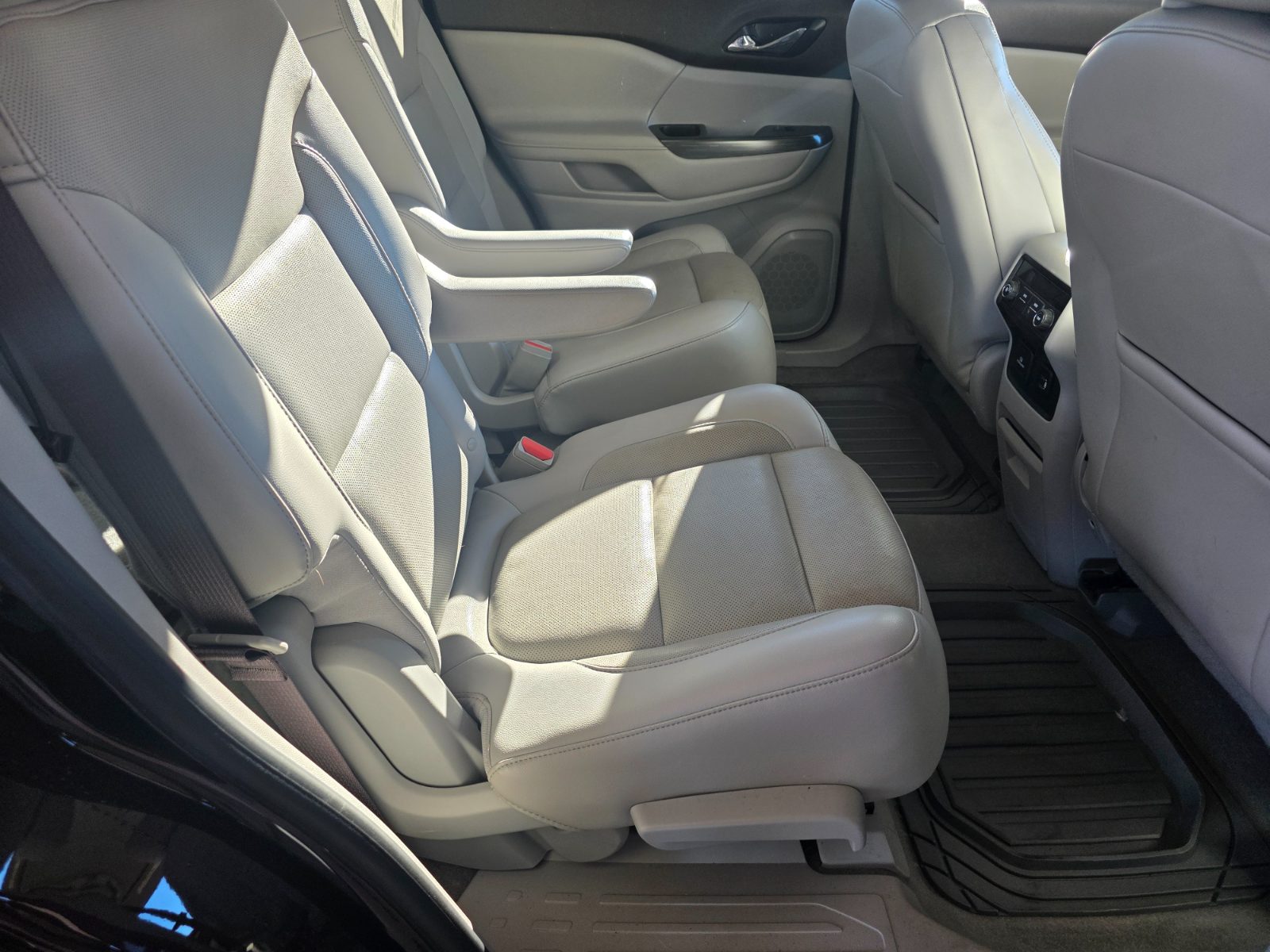 Gmc Acadia for sale at Chili Auto Outlet — photo 17