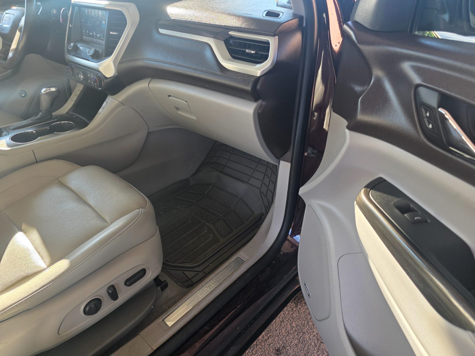 Gmc Acadia for sale at Chili Auto Outlet — photo 18