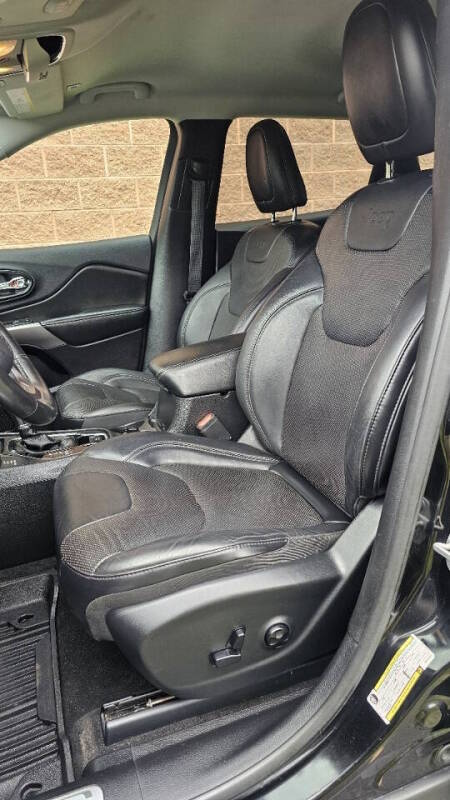 Jeep Cherokee for sale at Arcia Services — photo 11